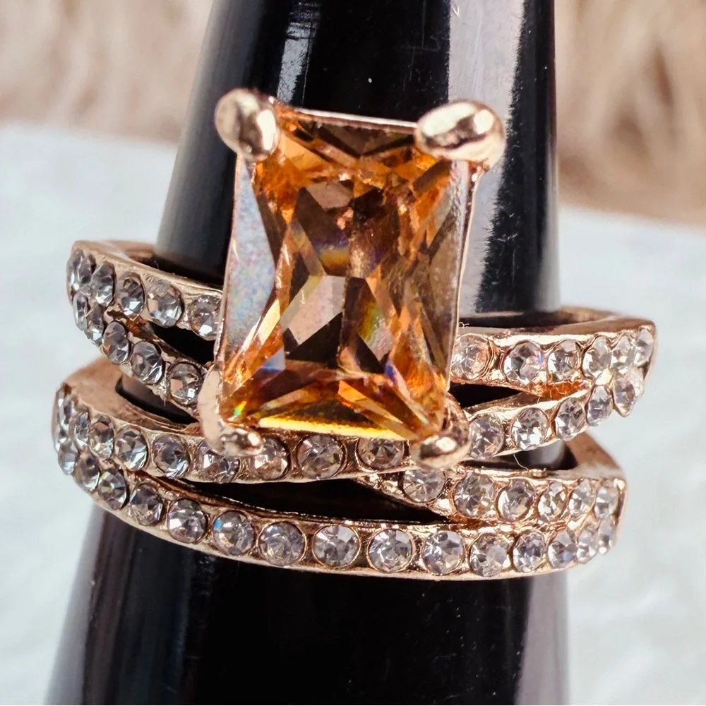 Beautiful rose gold clear and Amber tone bling crisscross size 5 statement ring